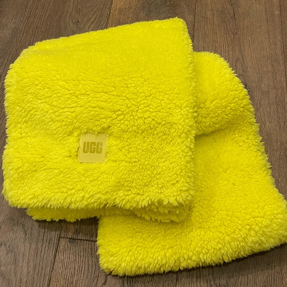 UGG Over-Sized Sherpa Scarf